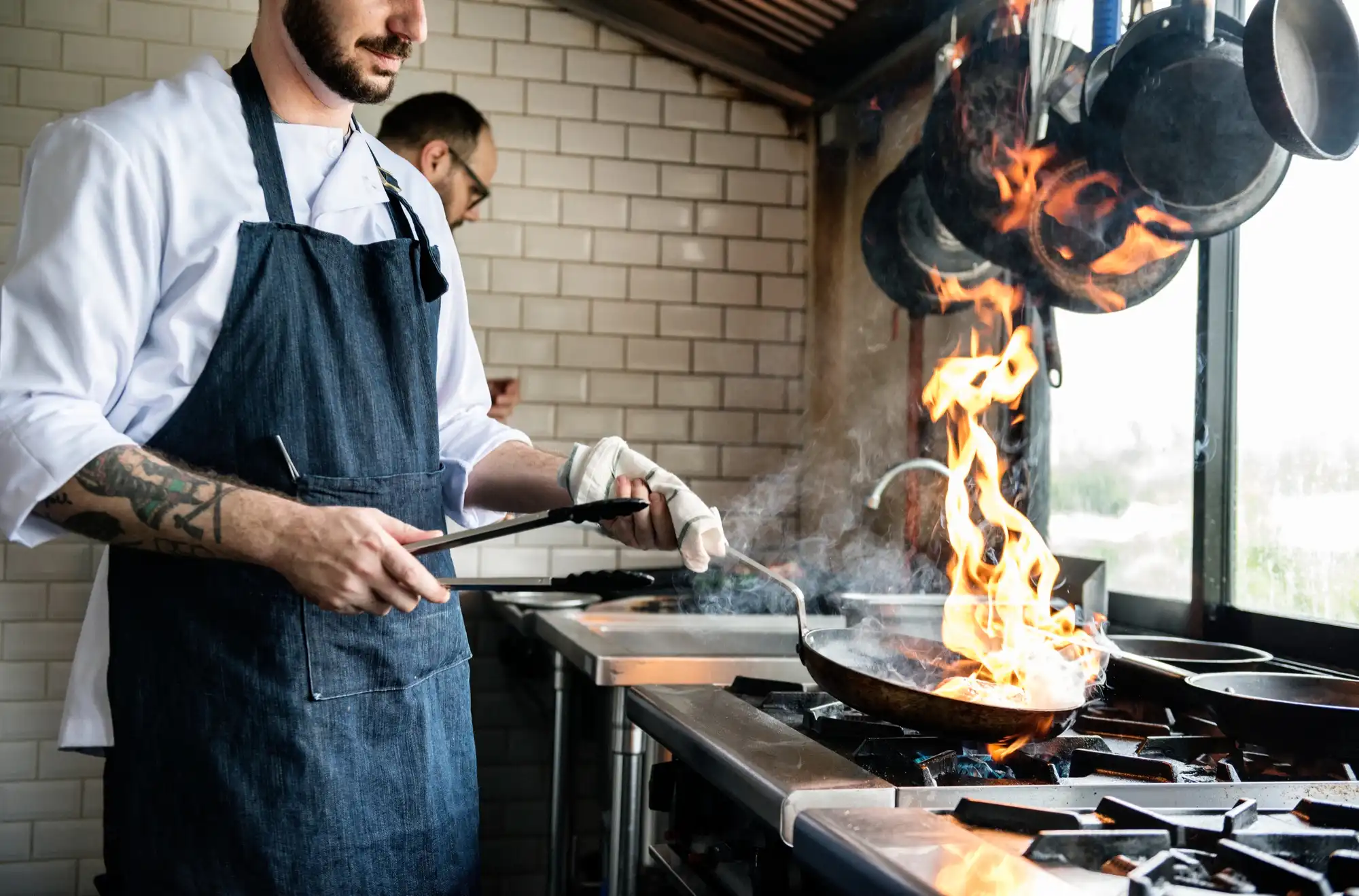 Desde coffee breaks hasta cócteles, paellas, buffets y menús completos