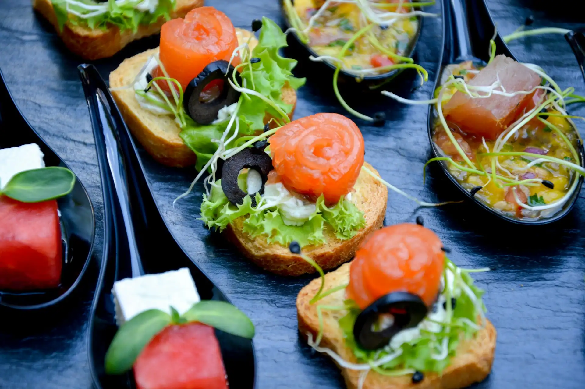 Diseñado según el tipo de evento o local, inspirándonos en cocina local e internacional .